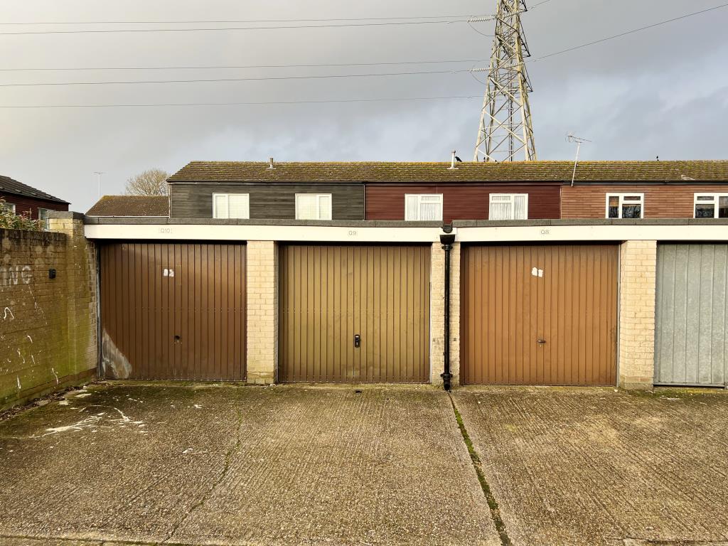 Lot: 115 - THREE VACANT FREEHOLD GARAGES - General view of Block 1Q Garages